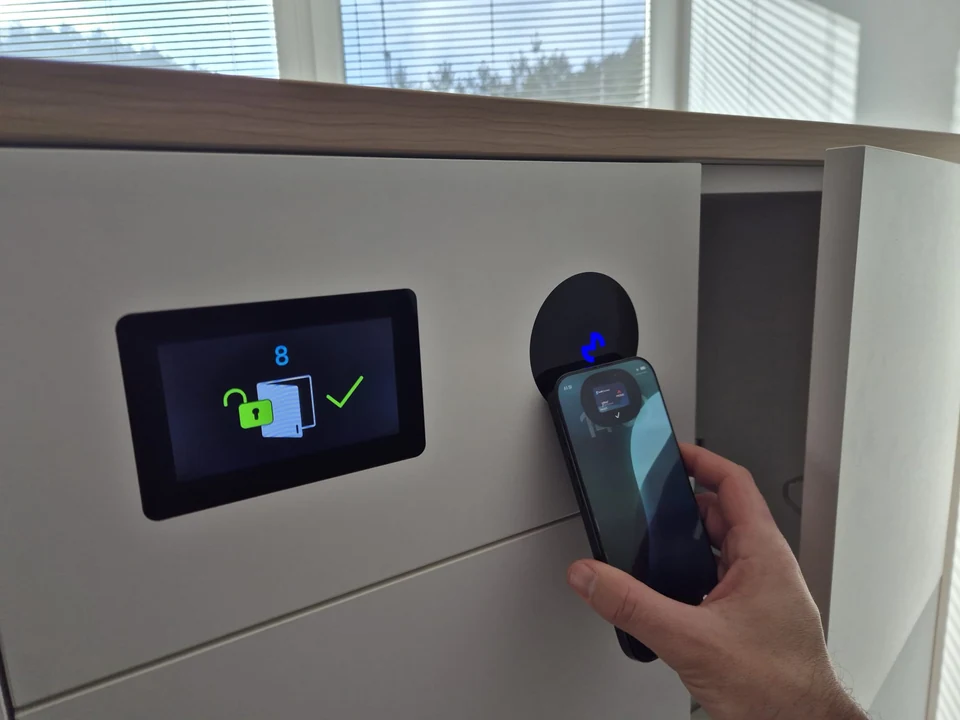 Mobile credential for Metra smart locker access