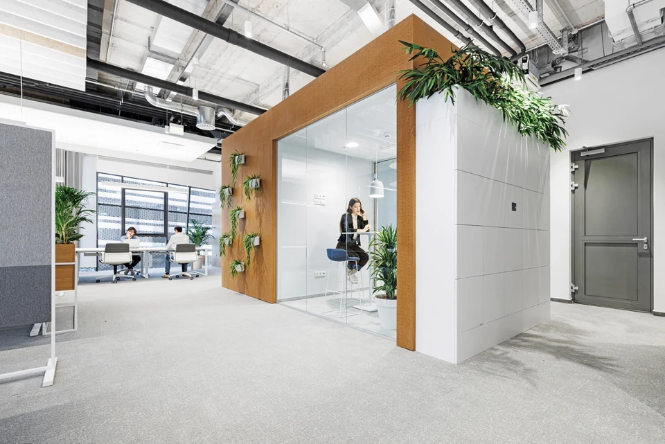 Metra smart lockers in a modern workplace