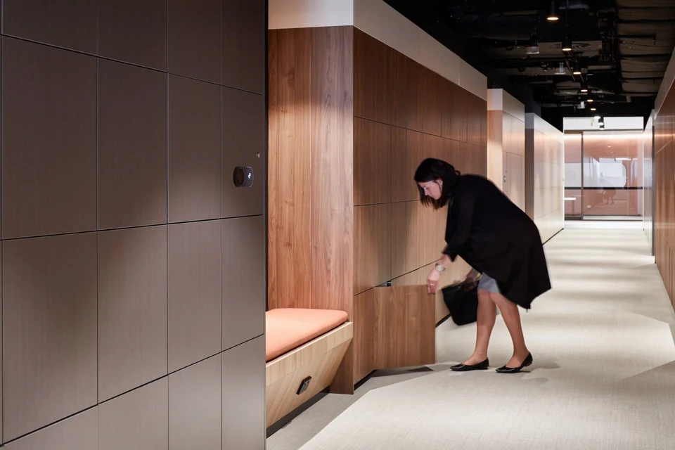 Metra workplace smart lockers